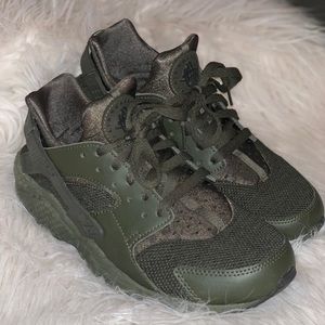 Olive green Nike Air Huaraches